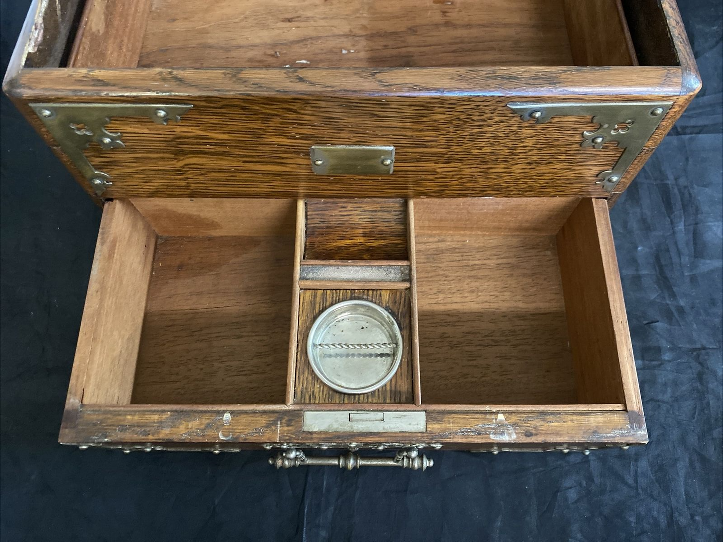 ENGLISH EDWARDIAN GILT METAL-MOUNTED OAK SMOKERS BOX CADDIE CHEST