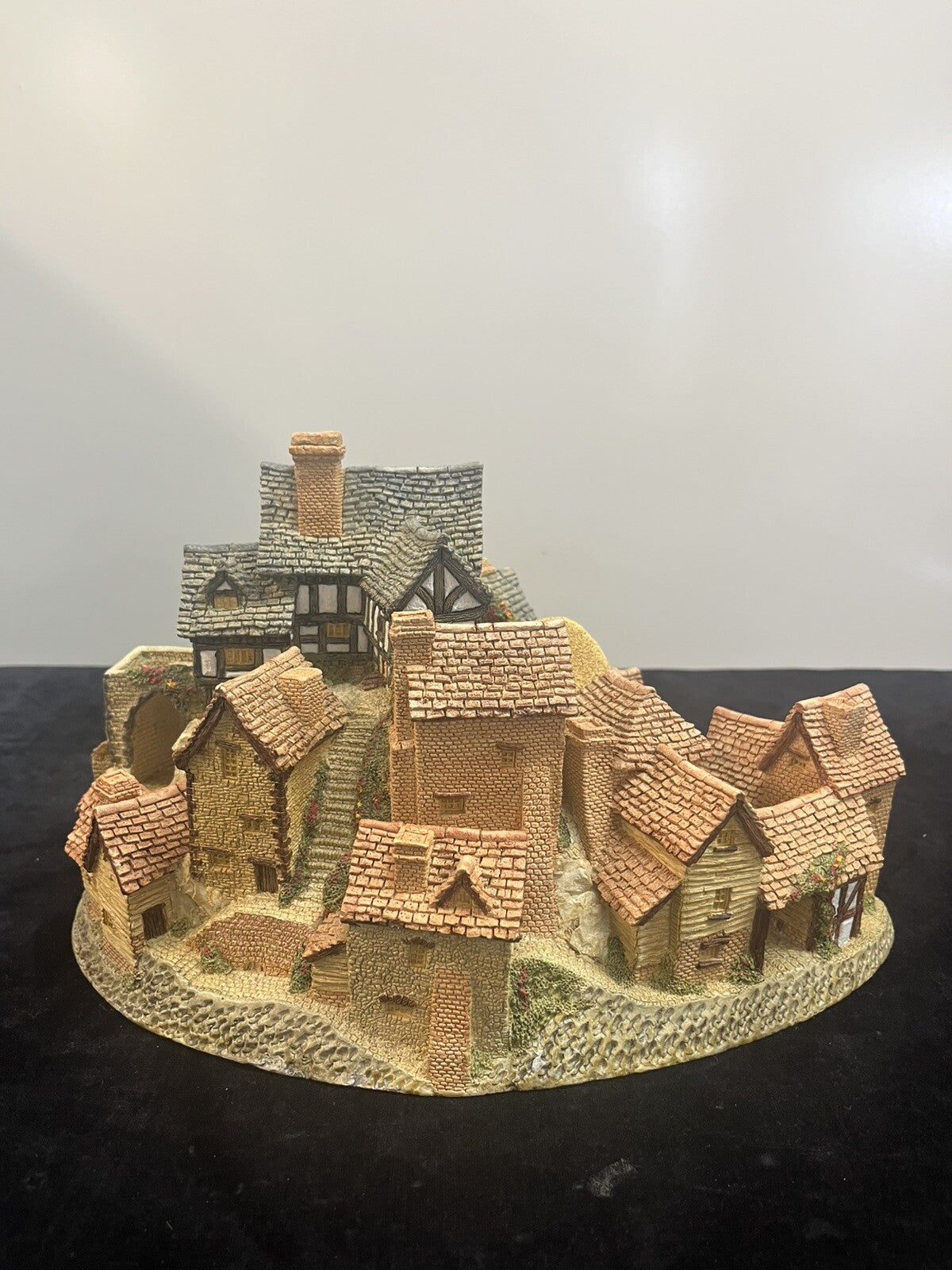 Vtg David Winter Cottages "The Village"   England  1981 Retired