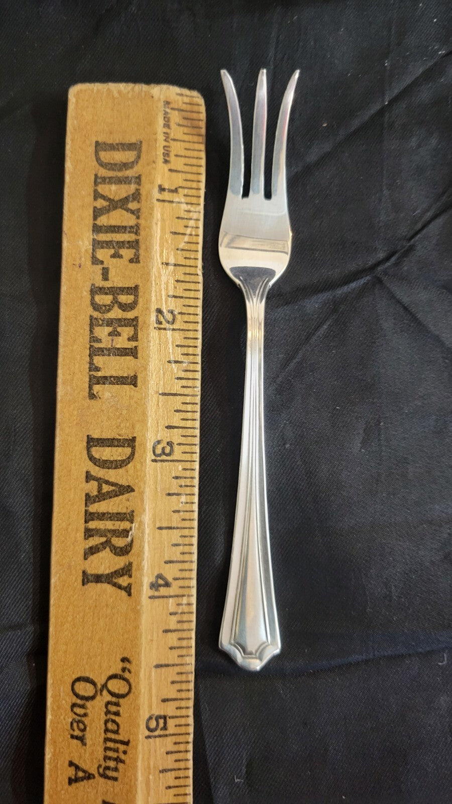 Sterling  Manchester MARY WARREN LEMON FORK  4 1/2" No Mono 1910-1932 10.3 grams