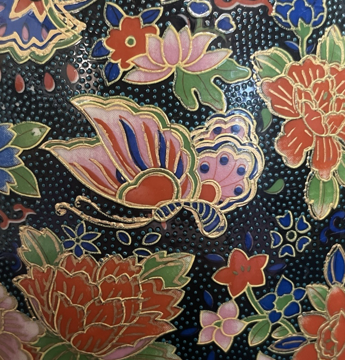 PB8 K.O.K Vintage Satsuma Hand Painted Moriage Geisha Scene Ceramic Egg w/ Base