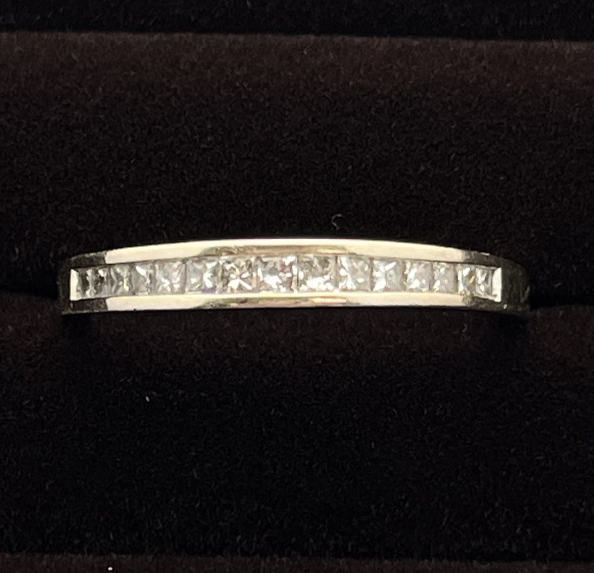 14k White Gold 15 Diamonds (.5 TCW) Band Ring 2.57g Size 7 3/8