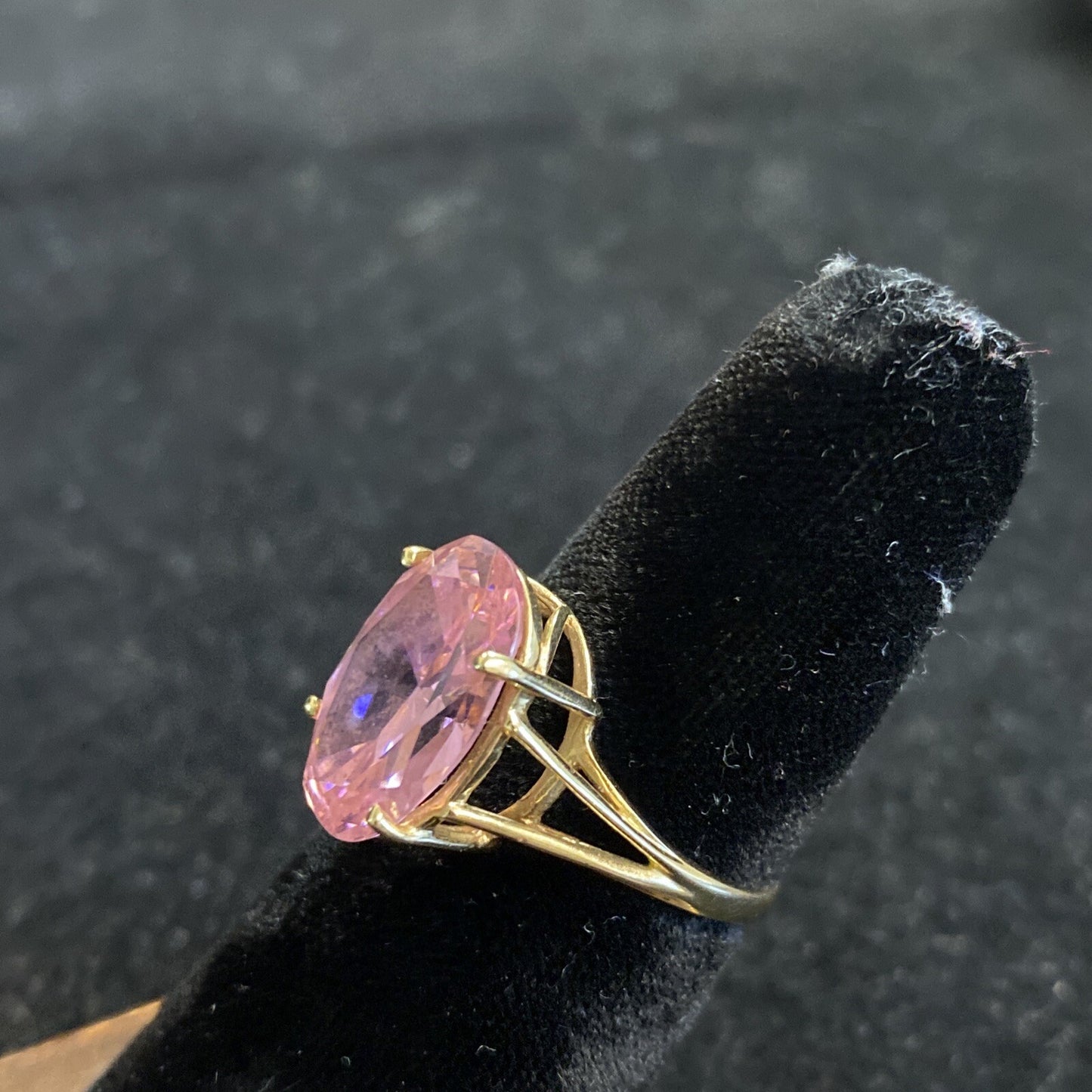 3.9g 14K Yellow Gold Pink Ice CZ Ring Size 5.75
