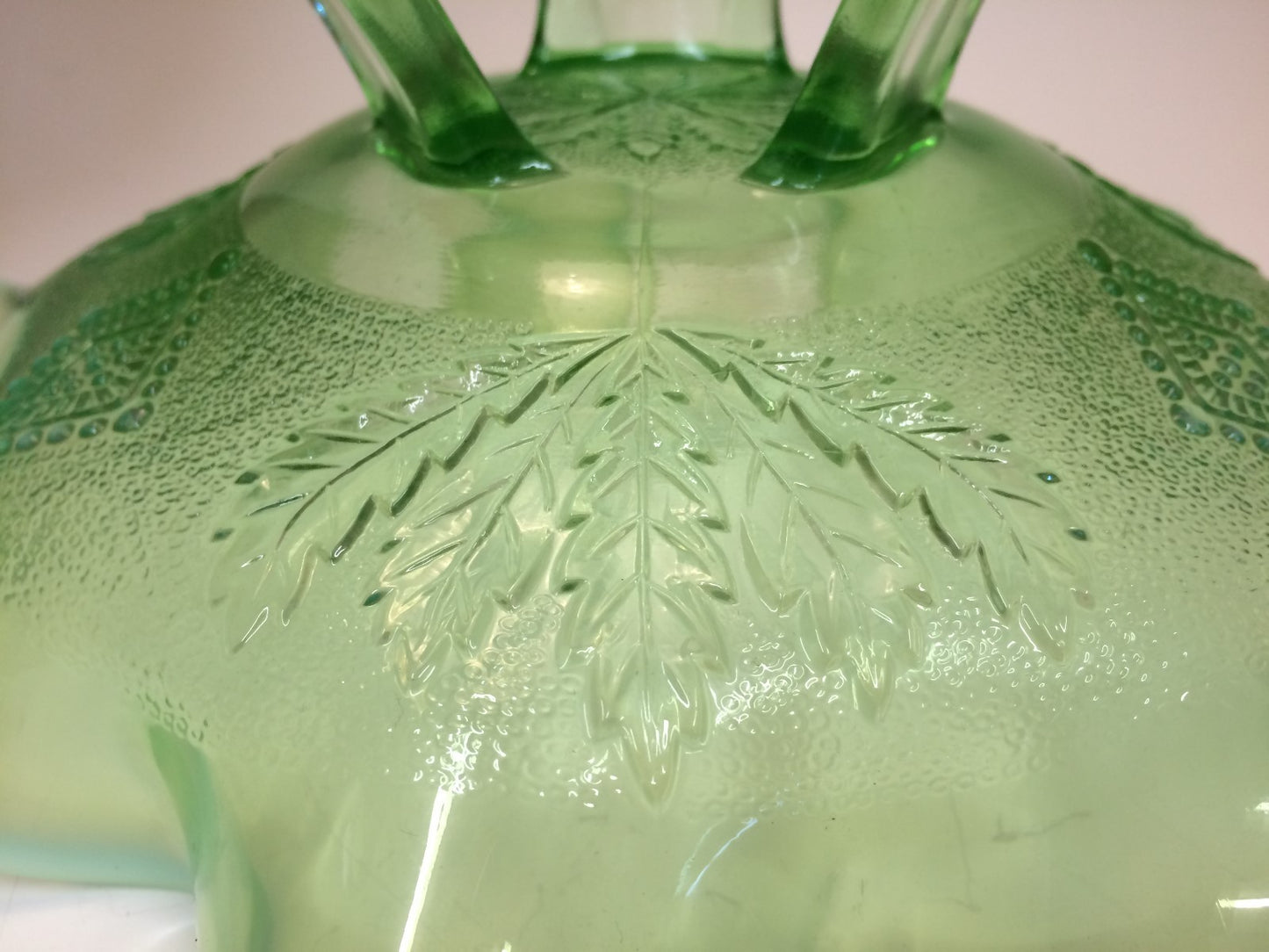 JEFFERSON GLASS  Ruffled  Green OPALESCENT Leaf & Diamond 3 footed 8-3/8" Bowl