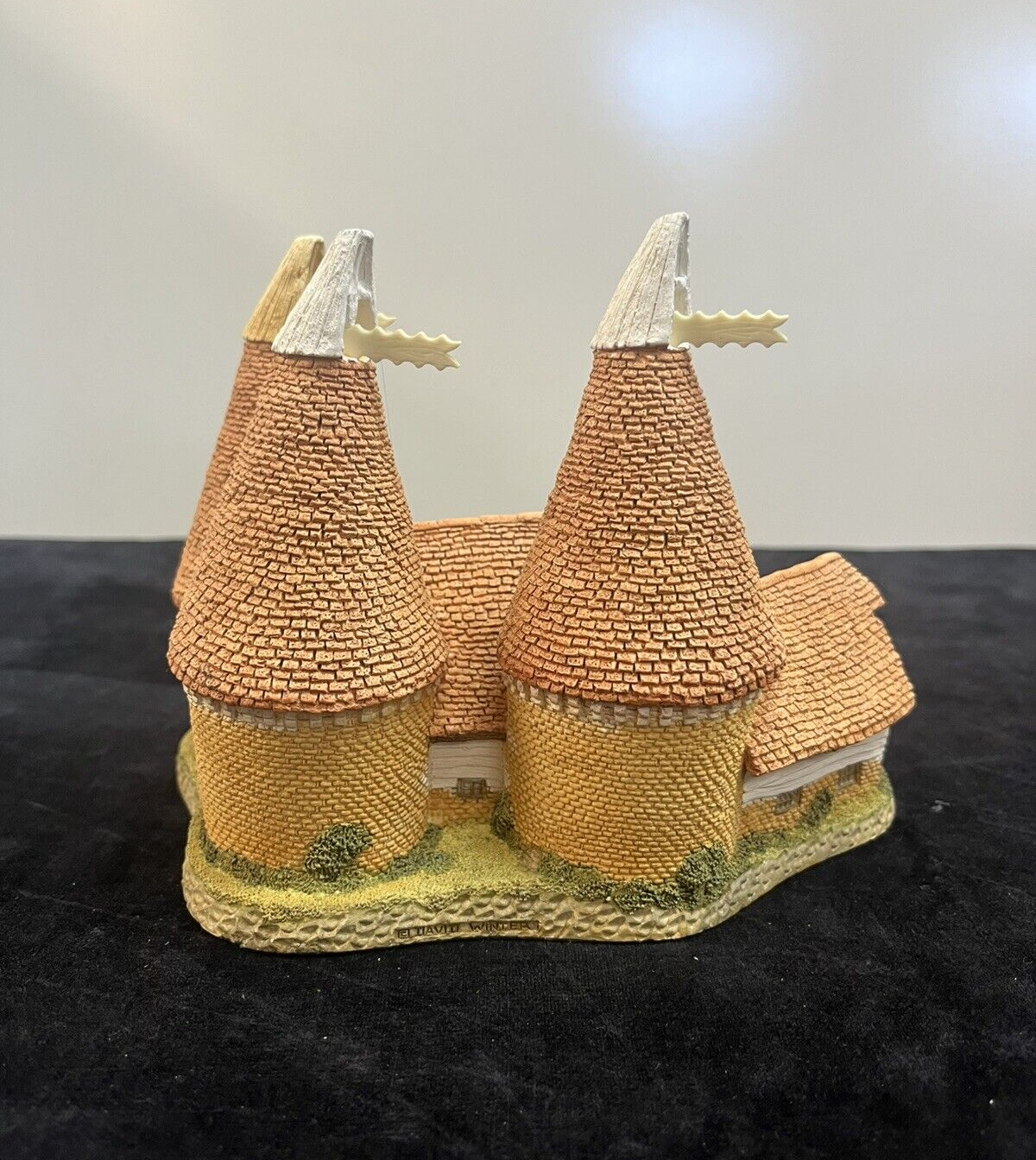 Vintage 1981 David Winter TRIPLE OAST w/ box