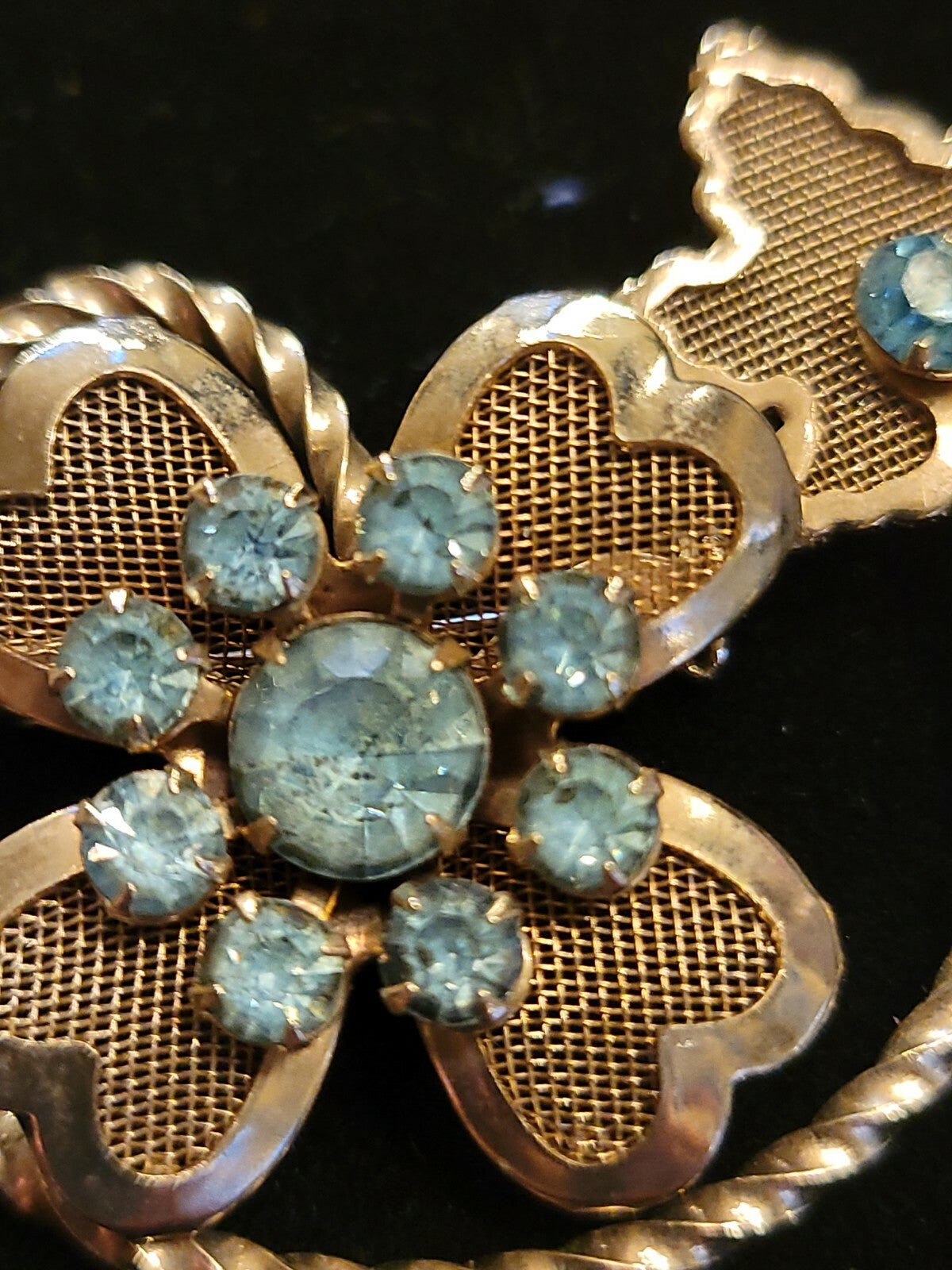 1940s PIN BROOCH- Gold Tone Four 4 Leaf Clover Blue Rhinestones