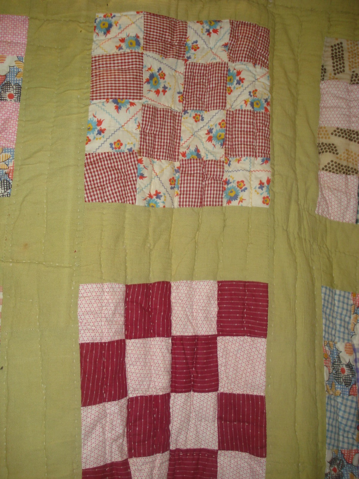 VINTAGE GREEN HANDSTITCHED PATCHWORK APPLIQUE SQUARES QUILT/BEDSPREAD/COMFORTER