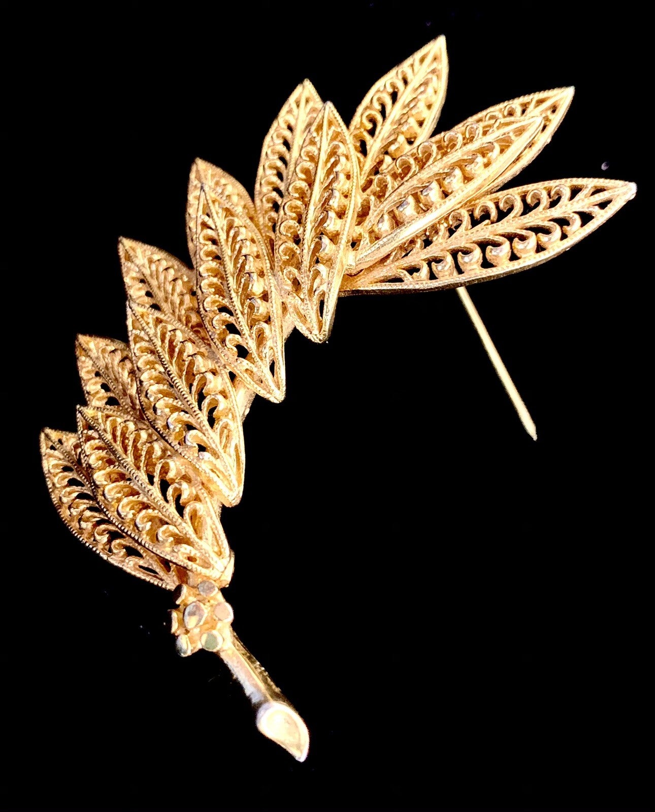 Signed PM Vintage Gold 12 Leaf Layered Brooch Pin 2 3/4" x 2"