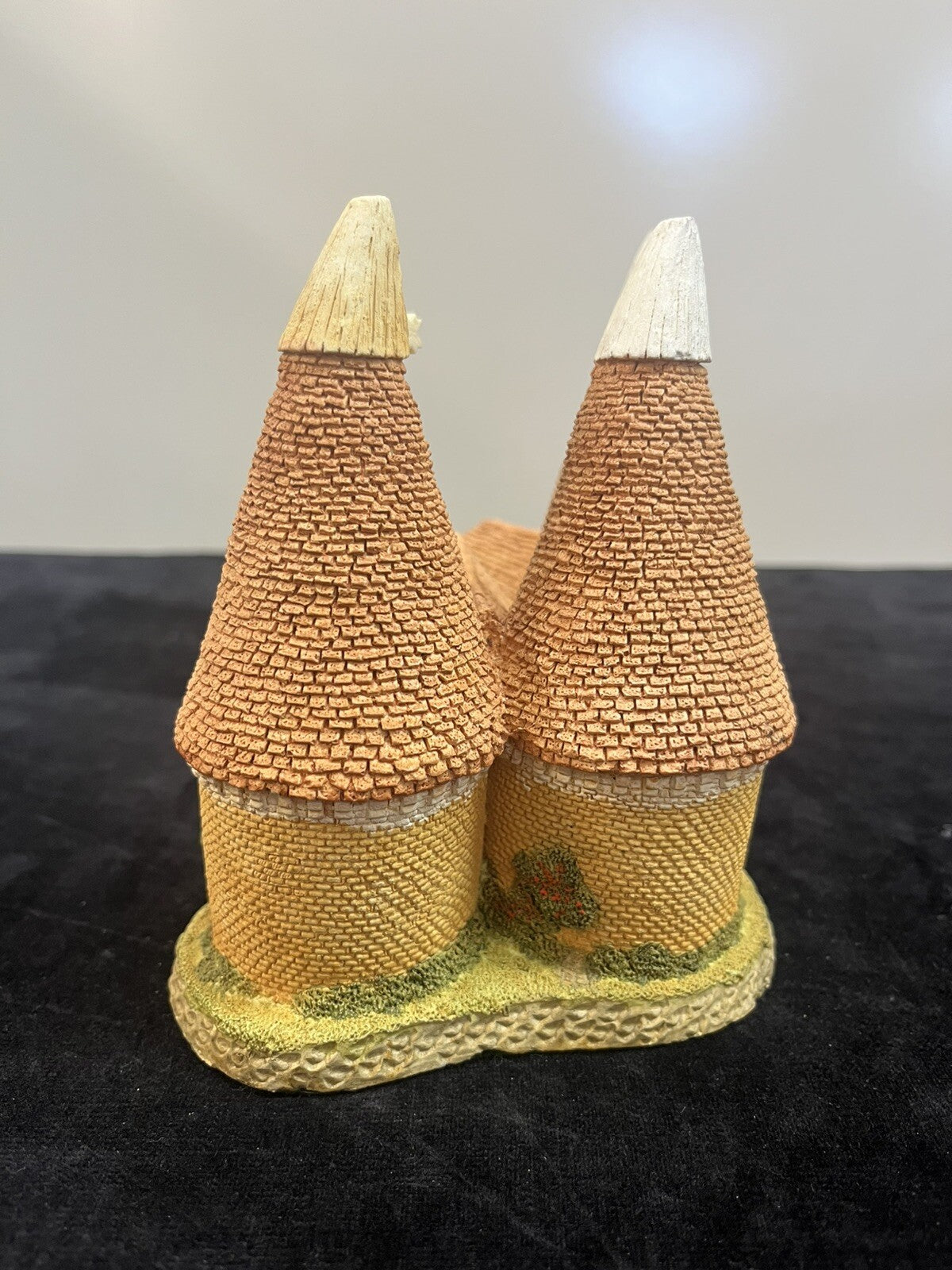 Vintage 1981 David Winter TRIPLE OAST w/ box