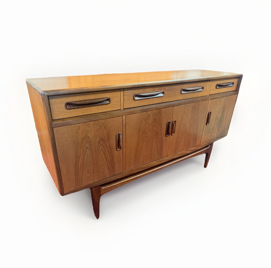 MID-CENTURY MODERN TEAK SIDEBOARD BUFFET CREDENZA by G PLAN 'FRESCO'