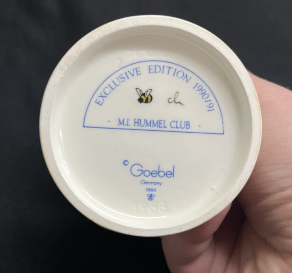1988 M.I. Hummel Club Exclusive Goebel "I Wonder" Porcelain Figurine #486