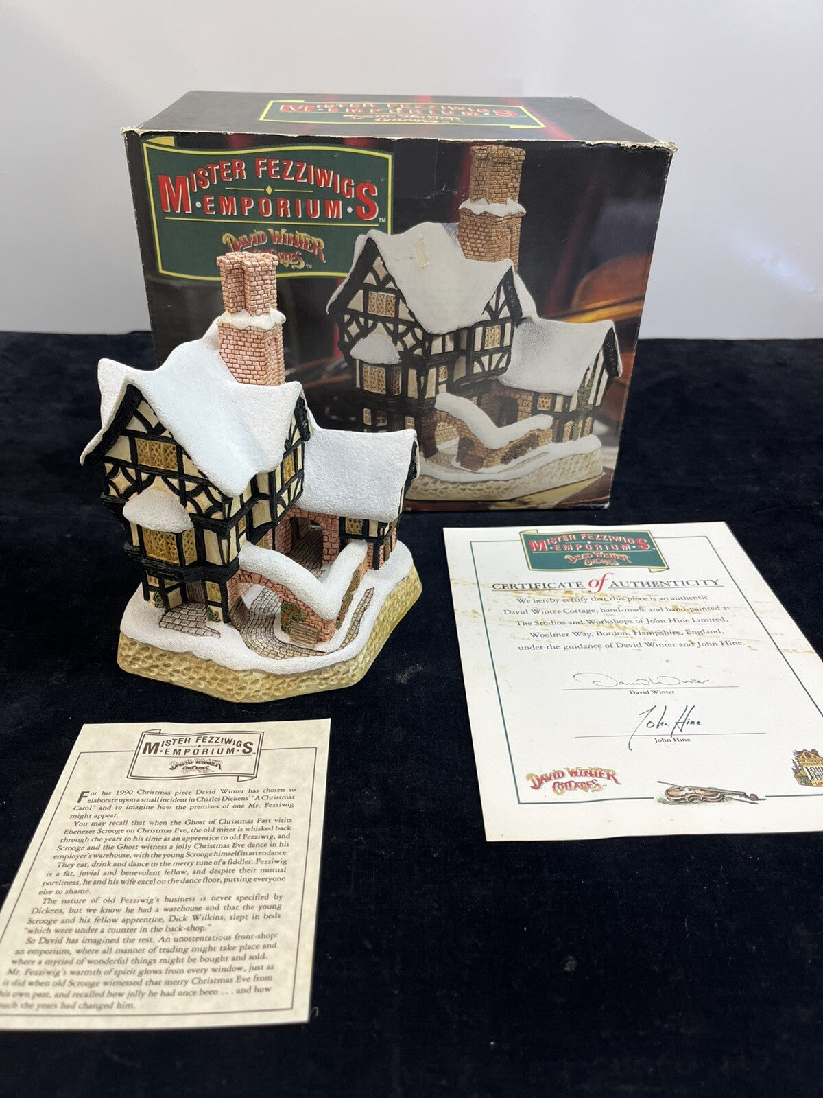 VINTAGE DAVID WINTER COTTAGES MISTER FEZZIWIGS EMPORIUM - ORIGINAL BOX  COA 1990