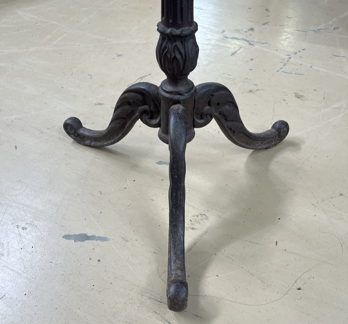 ANTIQUE FRENCH CAST IRON BISTRO/ PUB STYLE PEDESTAL TABLE W/ GLASS TOP