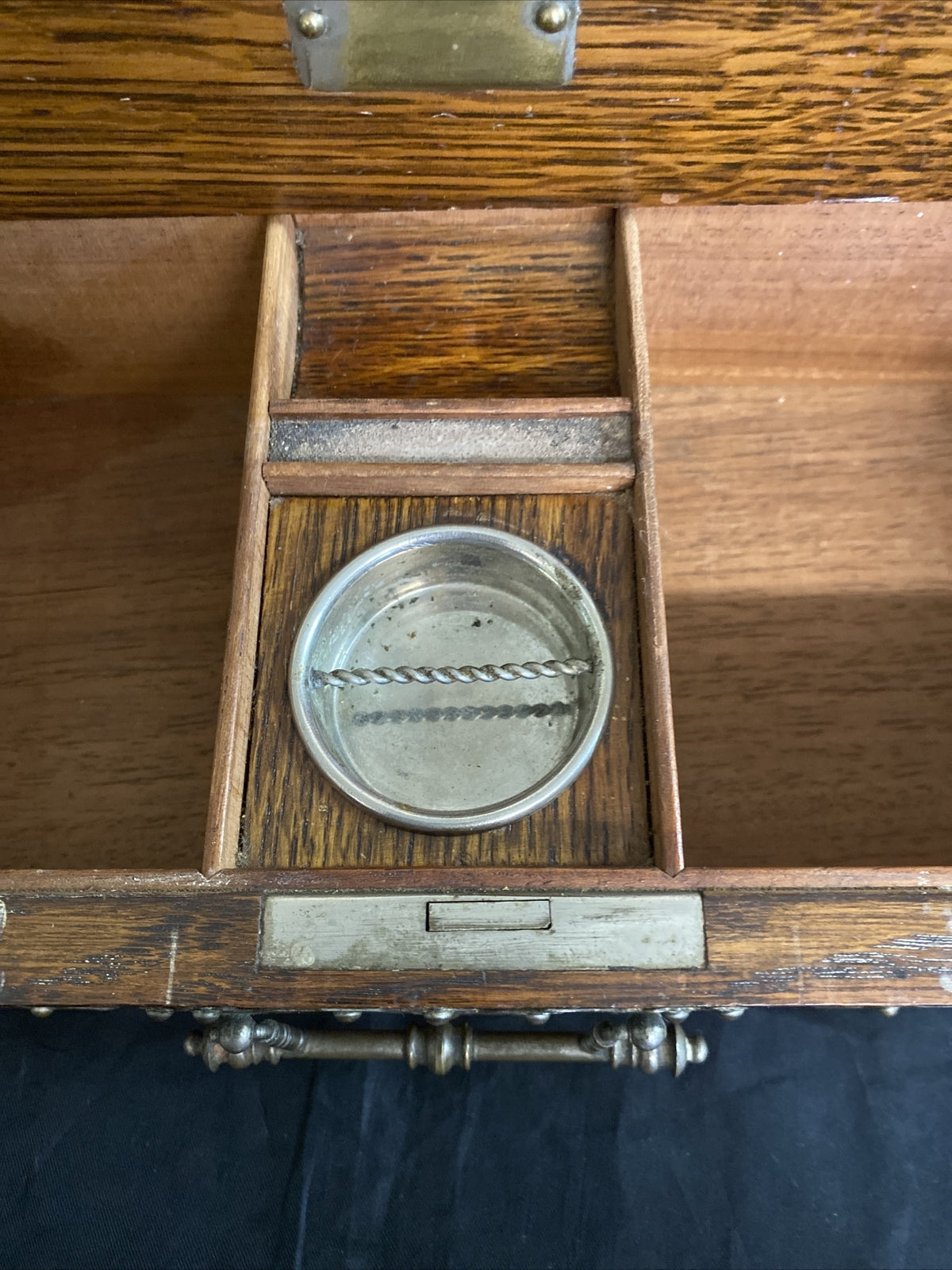 ENGLISH EDWARDIAN GILT METAL-MOUNTED OAK SMOKERS BOX CADDIE CHEST