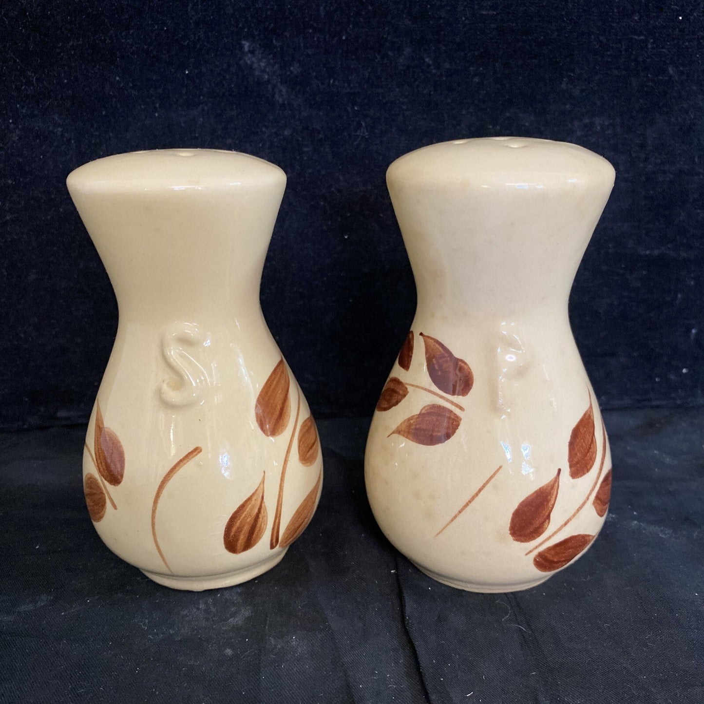 WATT POTTERY SALT & PEPPER SHAKER WITH AUTUMN FOLIAGE SERIES PATTERN