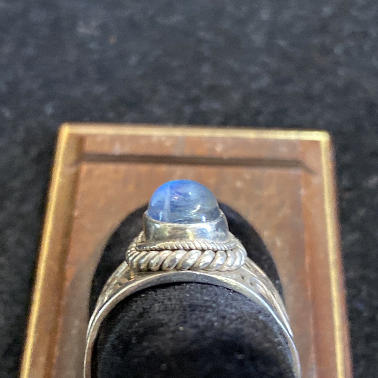 Sterling Silver 925 Blue Glass Stone Geometric Pattern Ring Sz 8.5 6.7g JM15