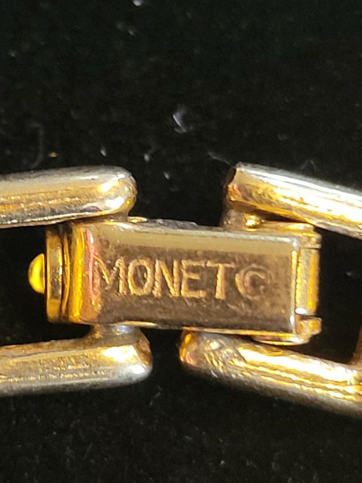 Vtg Monet 16" gold tone necklace Swirl Rhinestones Ribbon Thin Herringbone Chain