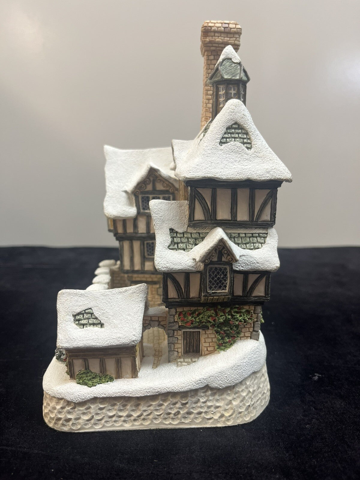 Vintage David Winter Cottage: "The Scrooge Family Home" Limited Edition 1993