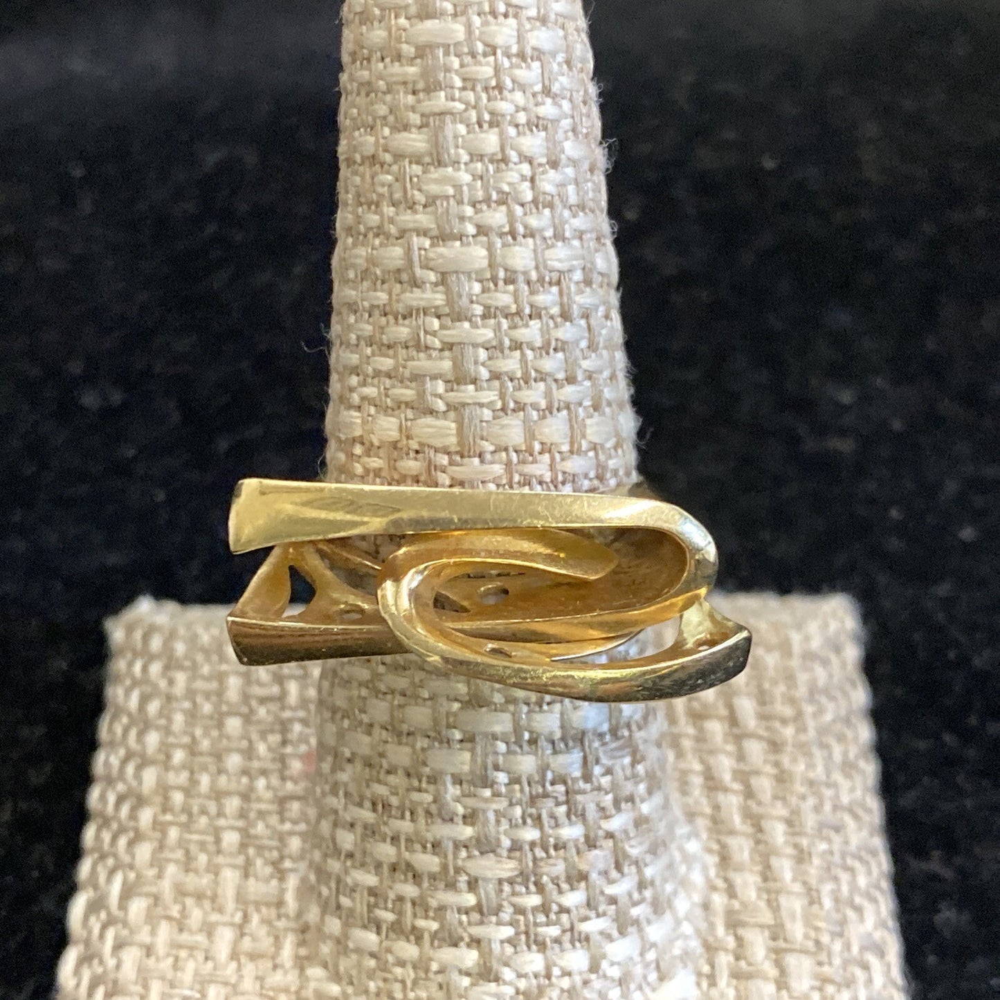 14K Solid Yellow Gold  Modern Ring Italy 6.6 g Signed "AND"  size  7.75  CB5
