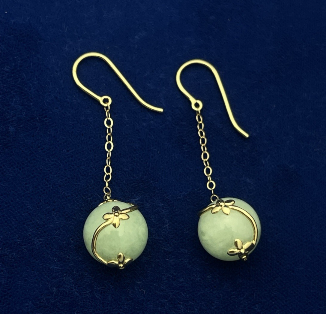 Dainty 14K Yellow Gold Mint Green Jade Dangling Bead Flower Earrings 5.89g