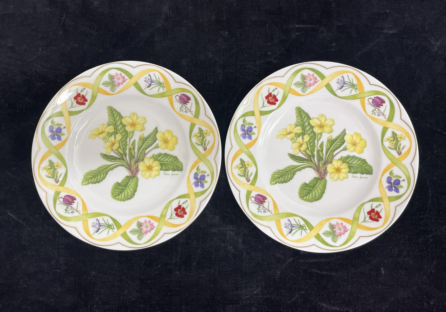 Wedgwood "The Flower Artists of Kew" Primrose Plates Set of 2 - 8.25"