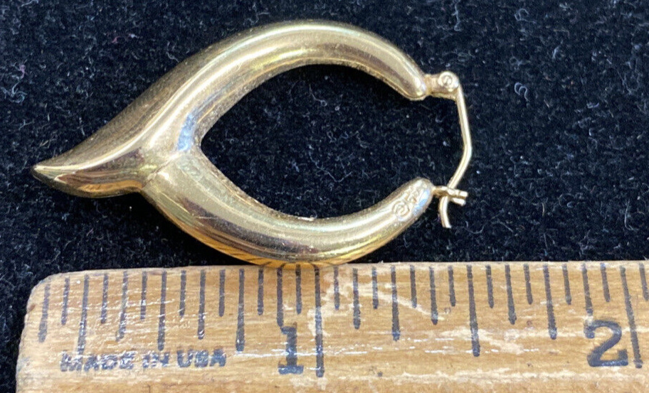 14K Yellow Gold "V" Shaped Hoop Pierced Earrings Vtg  3.8g  1.5" x 1"  Exc CB15