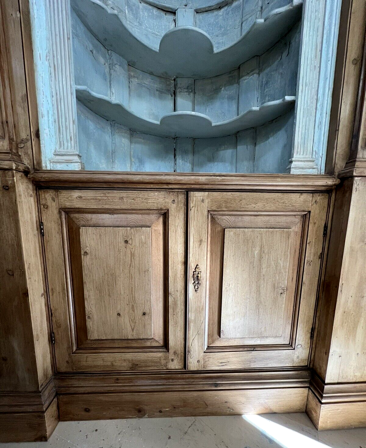 Antique American Federal Oak Corner Cabinet w/ Painted Interior 19C Farmhouse