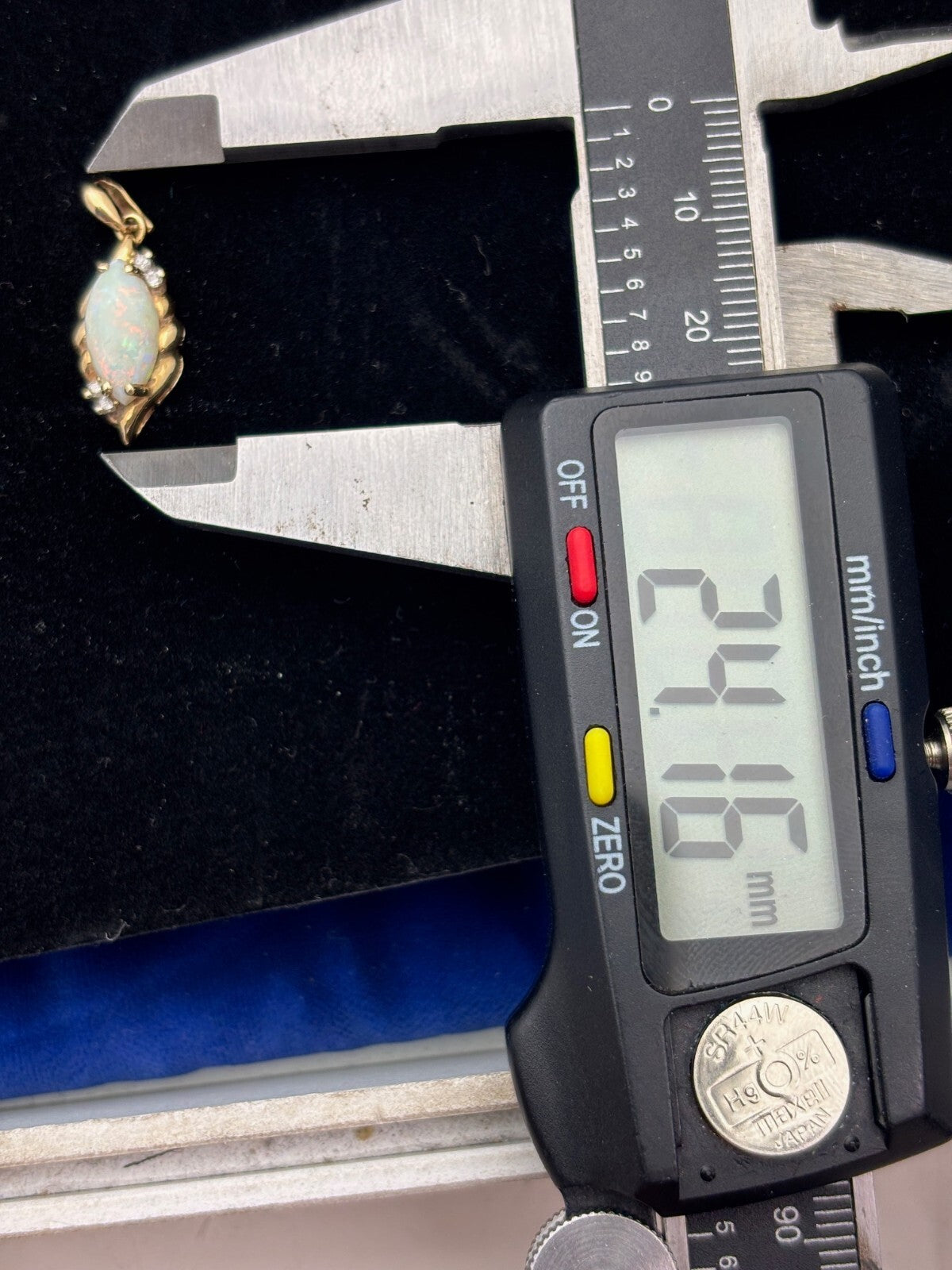 1.87g 14K Yellow Gold & Opal Pendant Necklace 18.25" 14k Yellow Gold Chain