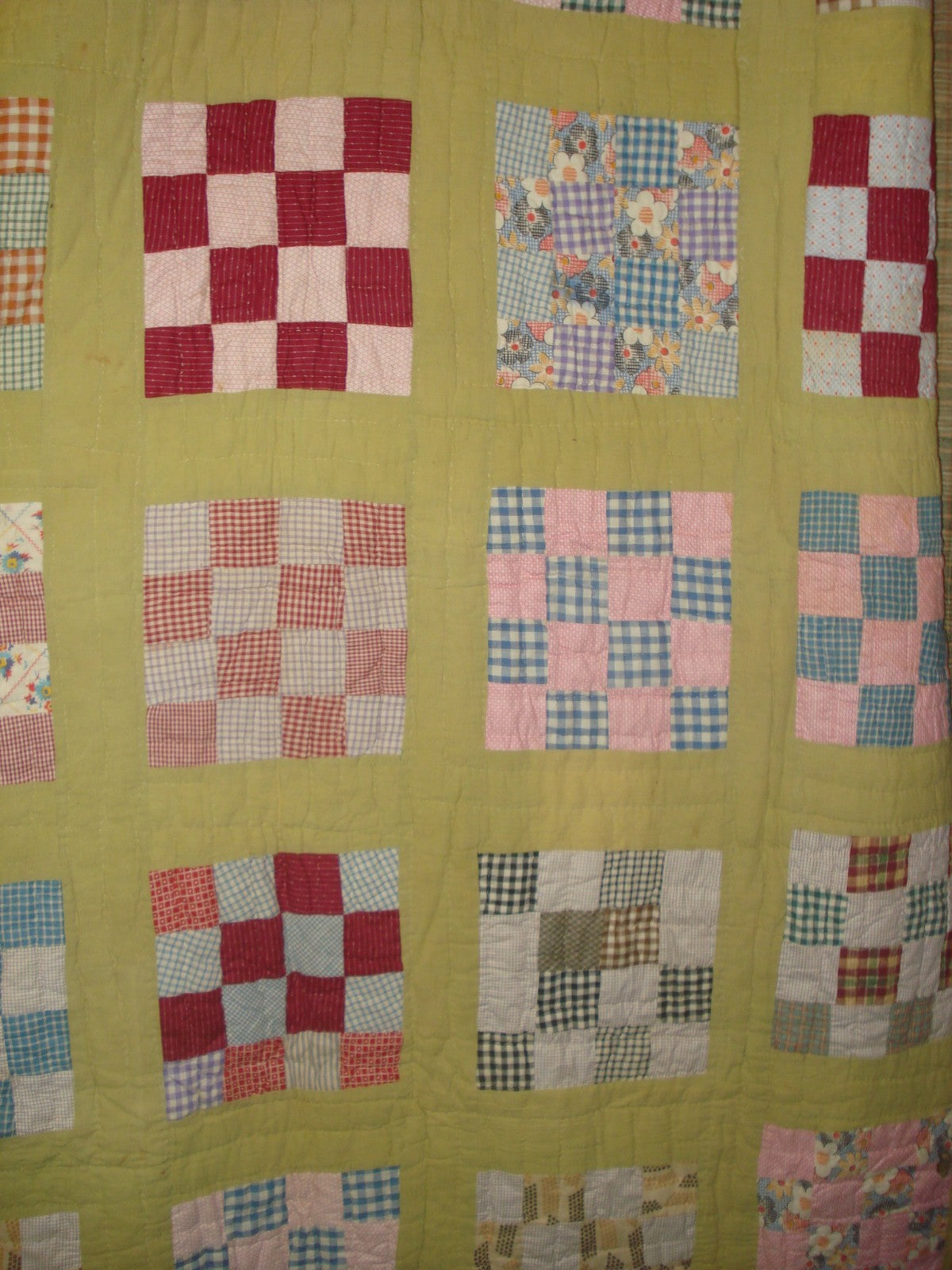 VINTAGE GREEN HANDSTITCHED PATCHWORK APPLIQUE SQUARES QUILT/BEDSPREAD/COMFORTER