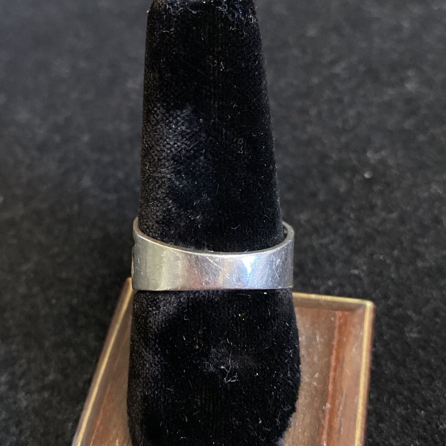 Sterling Silver 925 Blue Glass Stone Geometric Pattern Ring Sz 8.5 6.7g JM15