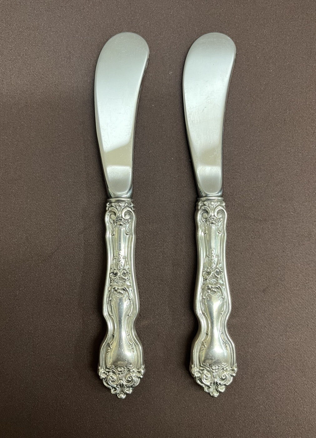 La Reine Wallace Pair of  Butter Spreaders Paddle Blade Hollow Handle NM 6 1/4"