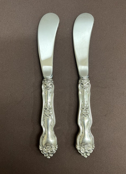 La Reine Wallace Pair of  Butter Spreaders Paddle Blade Hollow Handle NM 6 1/4"