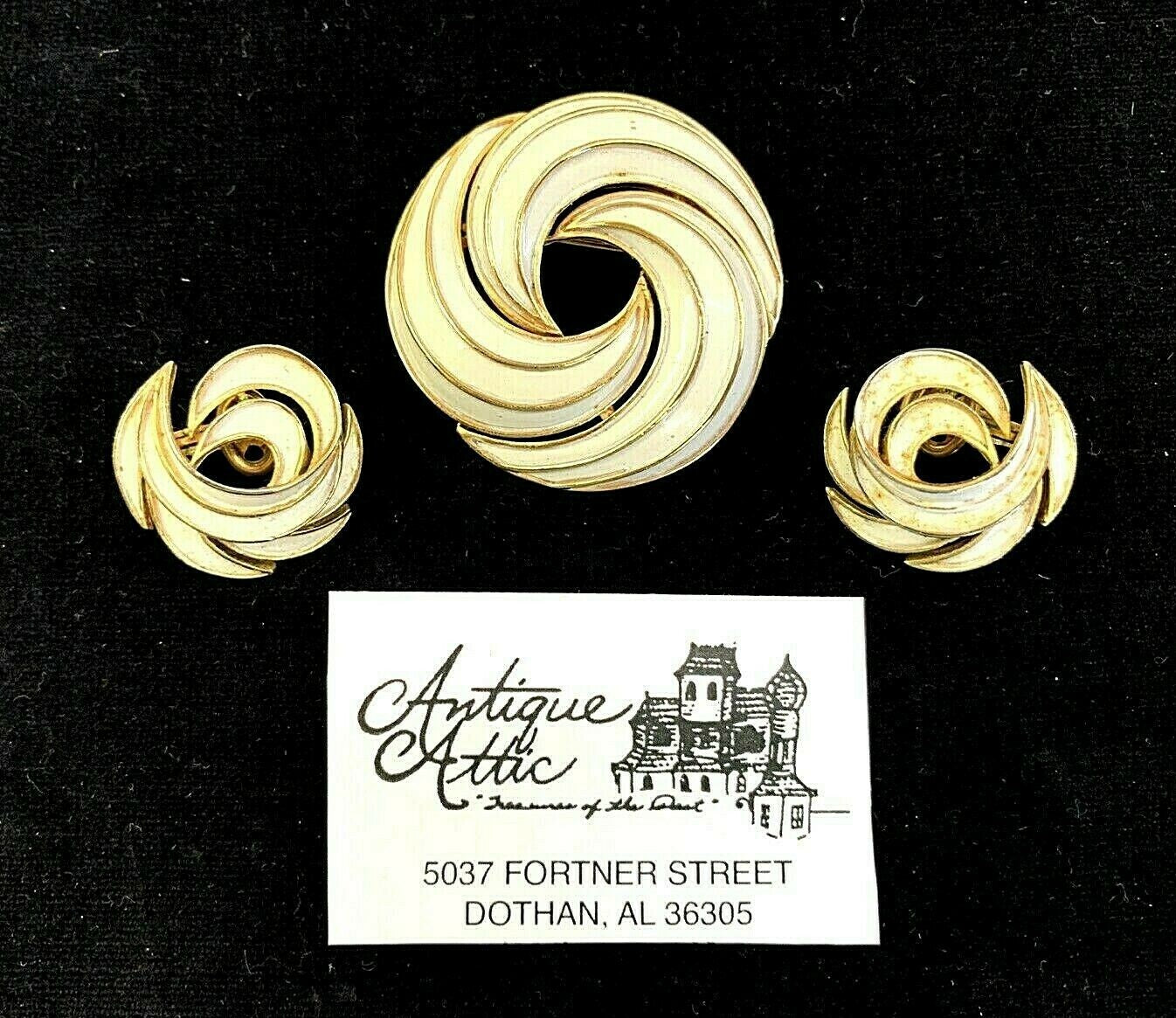 1950's Crown Trifari White Enamel Swirl Brooch Pin and Earrings Set