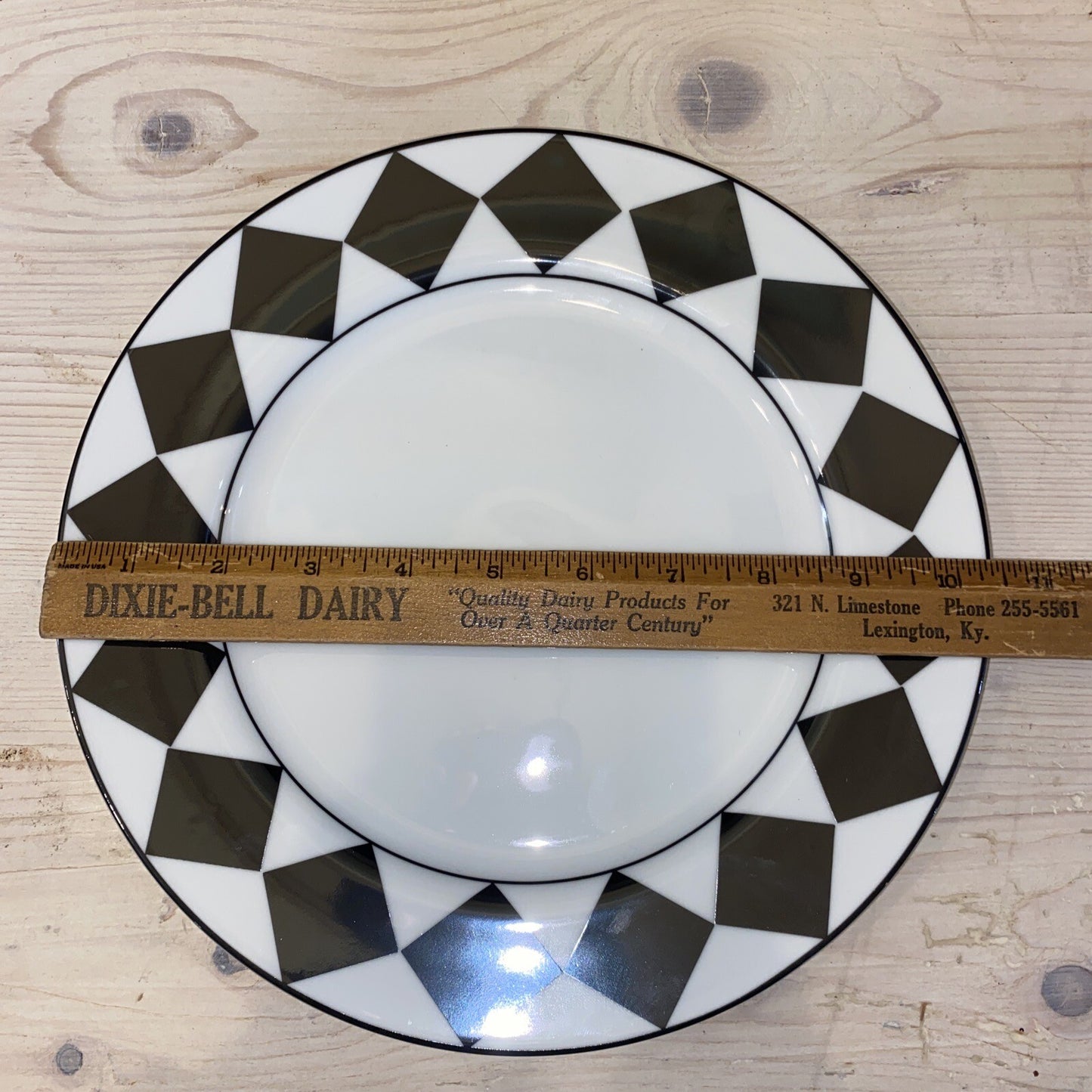 Taitu “Rombi”  Italy Emilio Bergamin 10 3/8” Dinner Plates 1984 Set Of 2