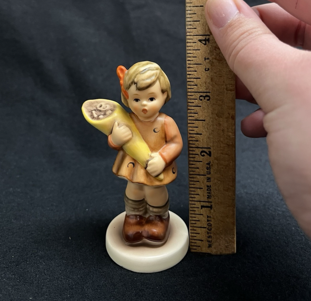 1992 M.I. Hummel Exclusive Goebel "A Sweet Offering" Porcelain Figurine #549 3/0