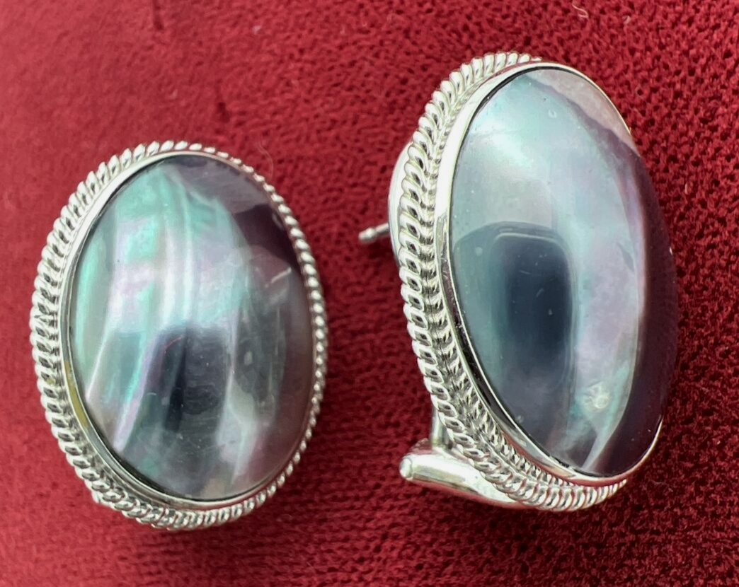 14k White Gold  Pierced  Gray Mobe  Pearl  Earrings 5.7 g  Omega back