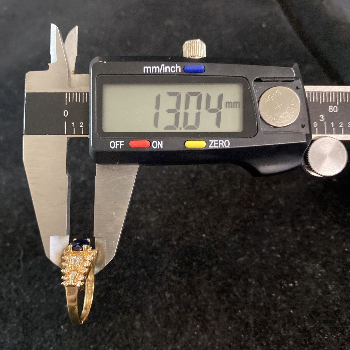 Vintage 14k gold Sapphire and Diamond  Ring Size 6.25 5g total 27 diamonds