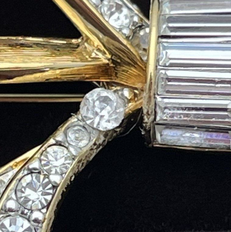 Swarovski Swan Signed Gold Tone Crystal Double Ribbon Bow Brooch Pin 1980s