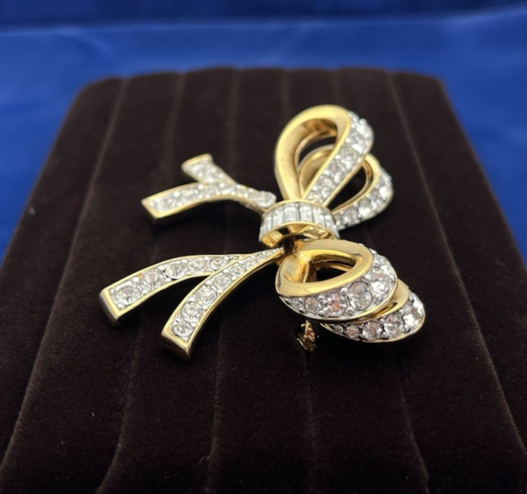 Swarovski Swan Signed Gold Tone Crystal Double Ribbon Bow Brooch Pin 1980s