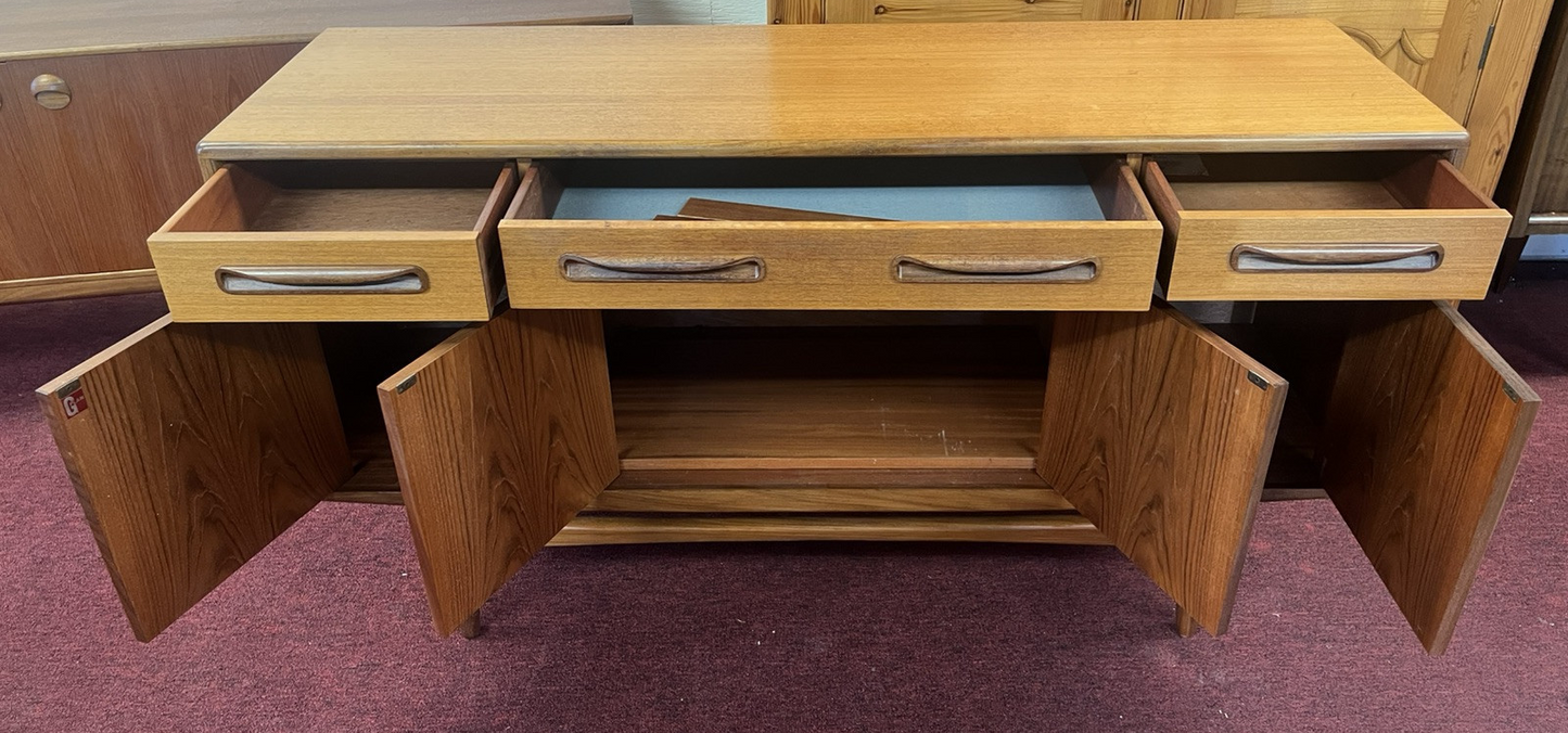 MID-CENTURY MODERN TEAK SIDEBOARD BUFFET CREDENZA by G PLAN 'FRESCO'