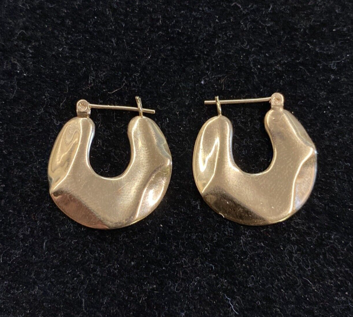 14K Gold Flat Hoop Pierced Earrings 2.3g CB18