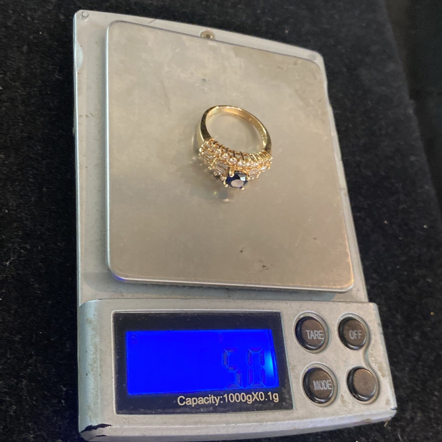 Vintage 14k gold Sapphire and Diamond  Ring Size 6.25 5g total 27 diamonds