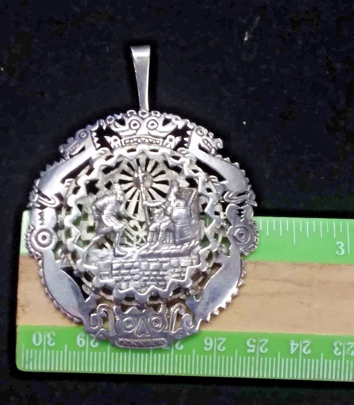 25g Vtg Arte Orfebre Peru Sterling Silver Round Carved Pin Pendant 3D Incan King