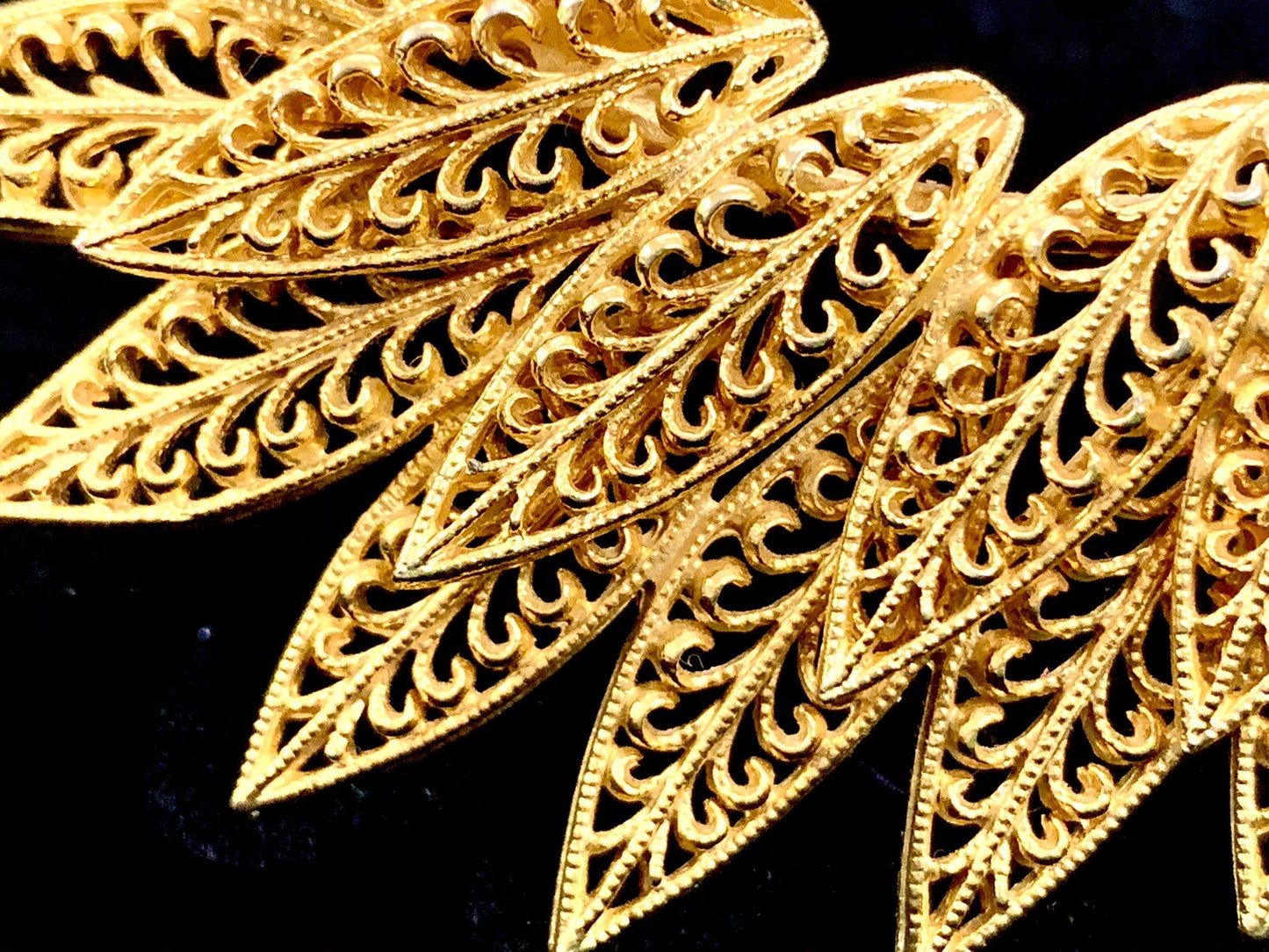 Signed PM Vintage Gold 12 Leaf Layered Brooch Pin 2 3/4" x 2"