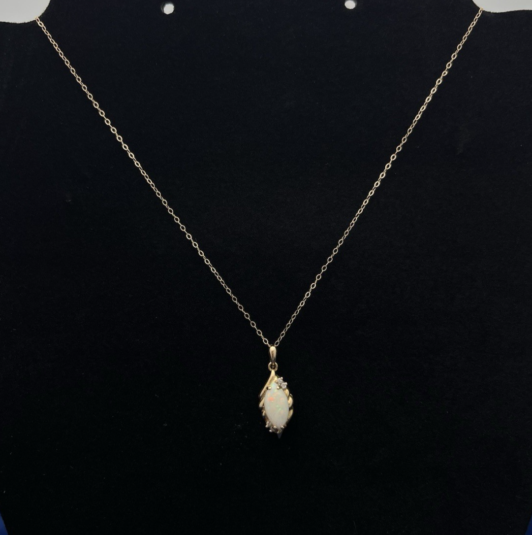 1.87g 14K Yellow Gold & Opal Pendant Necklace 18.25" 14k Yellow Gold Chain