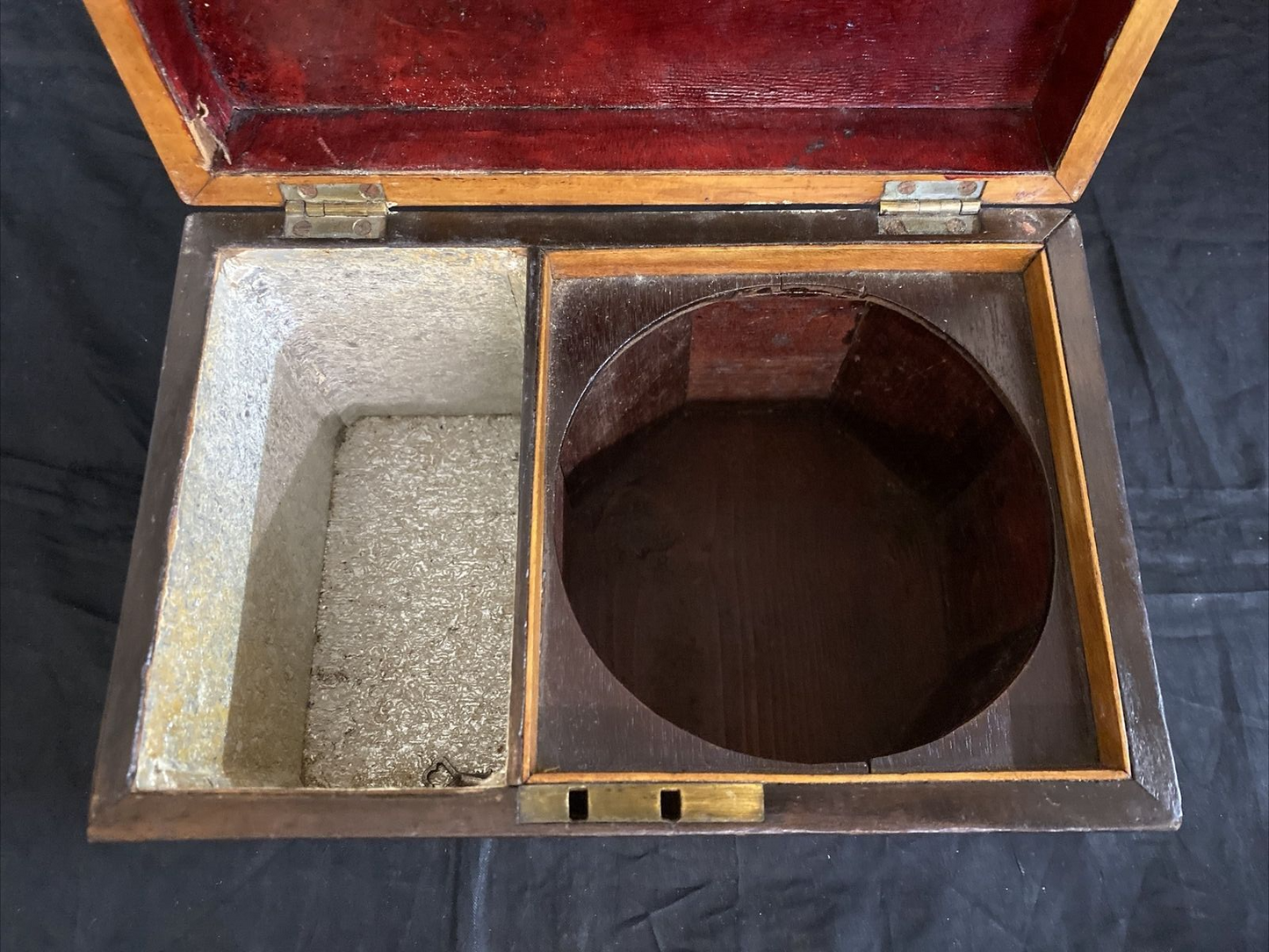 ANTIQUE ENGLISH GEORGIAN INLAID MAHOGANY TEA CADDY W MIXING BOWL SHELL MOTIF 19C