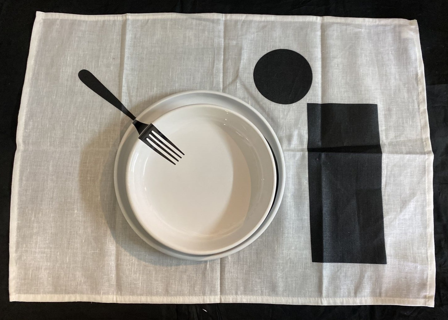 Bosa Dinner Place Set Italy by Sandra Bautista "Shadow Placemat"  Orig box