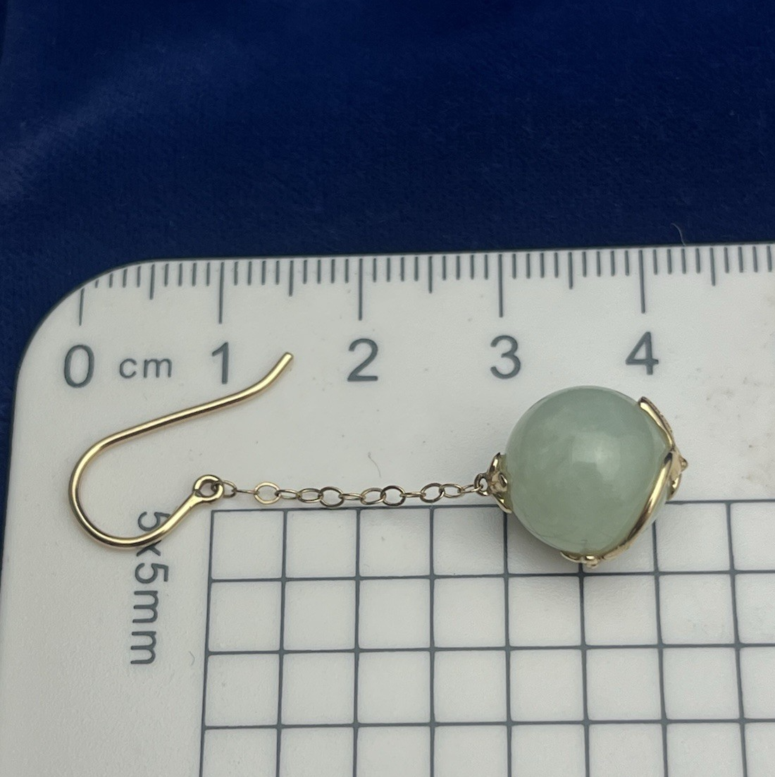Dainty 14K Yellow Gold Mint Green Jade Dangling Bead Flower Earrings 5.89g
