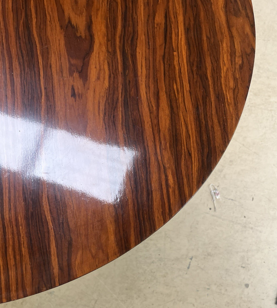 ART DECO STYLE ROUND CENTER TABLE 31" DIAMETER