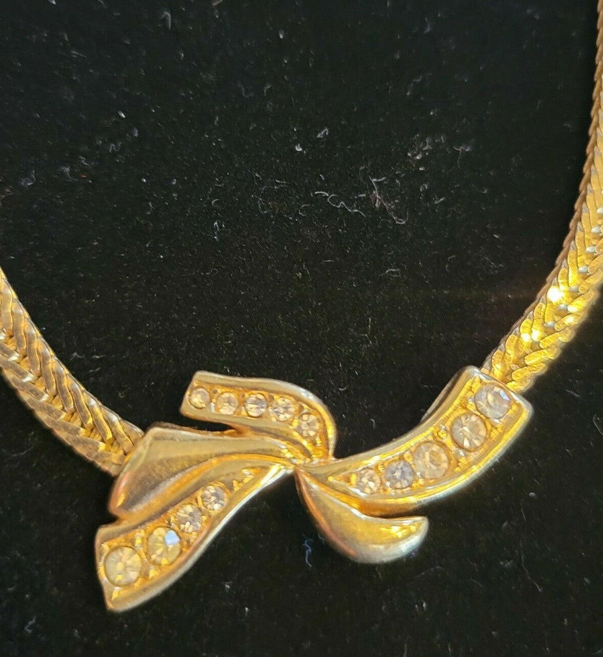 Vtg Monet 16" gold tone necklace Swirl Rhinestones Ribbon Thin Herringbone Chain