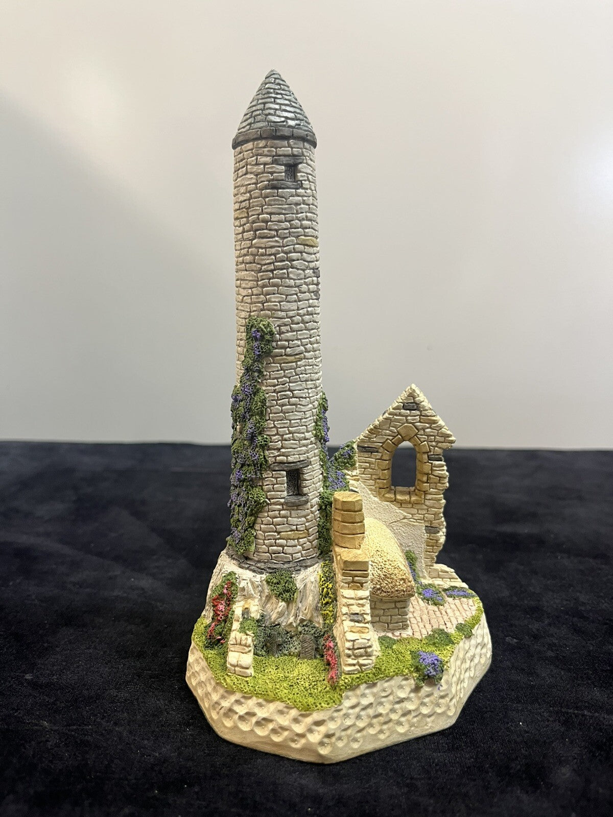 David Winter Cottages Irish Round Tower 1991 Limited Edition
